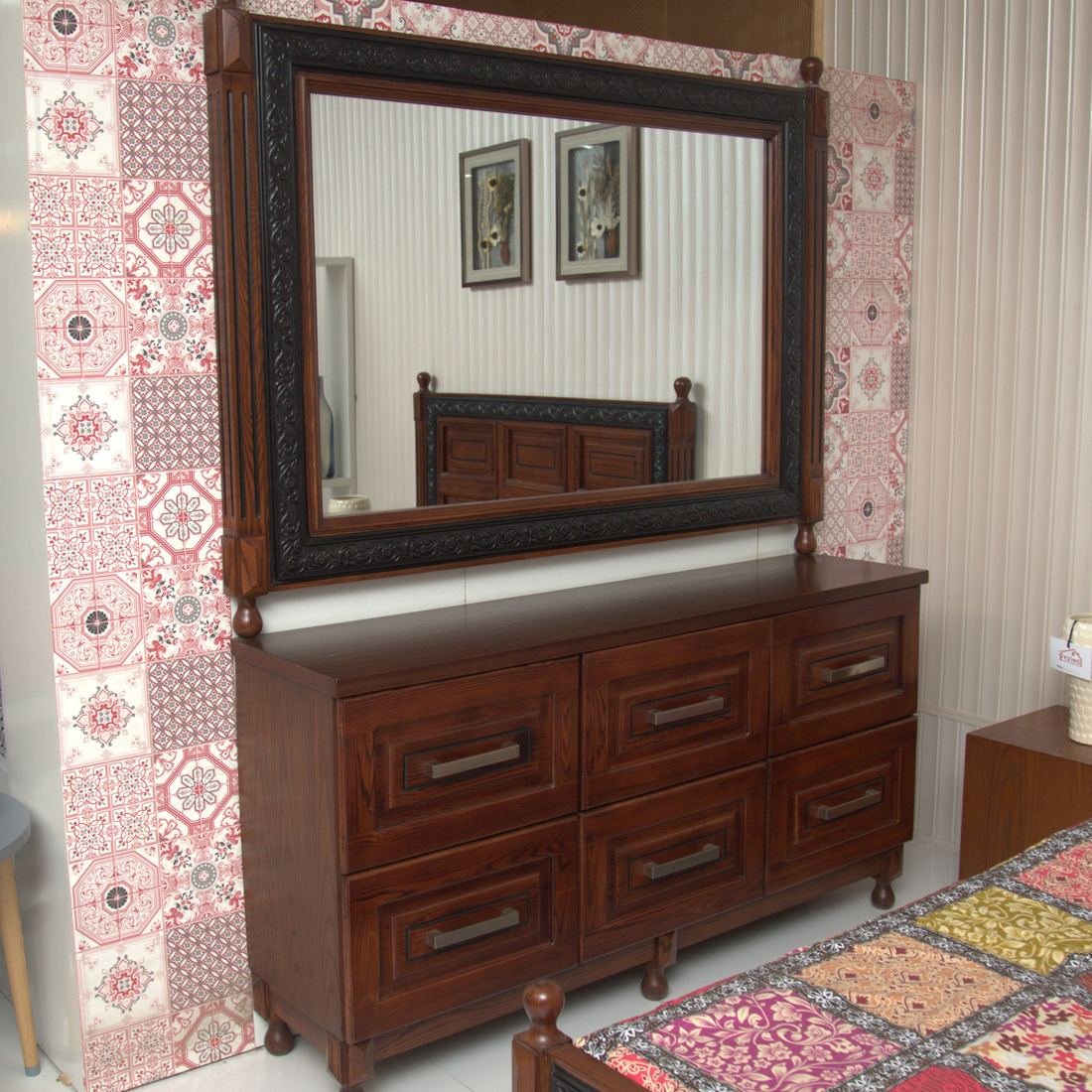 Solid Wood Grain Bed photo 2
